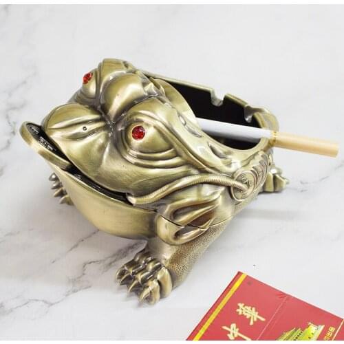 European creativity retro cute golden toad ashtray creative personality trend household living room windproof ashtray with cover