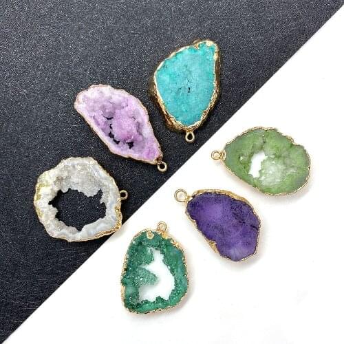 Natural Stone Irregular Crystal Pendant, Used for Fashion DIY Jewelry Making Necklace and Bracelet Accessories. Size 35-45mm