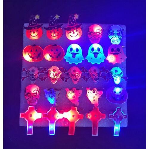 2018 Led Clothes 25pcs/lot Cartoon Light Glow Brooch Pin Flashing Santa Claus Badge Kids Birthday Toys Gift Party Halloween
