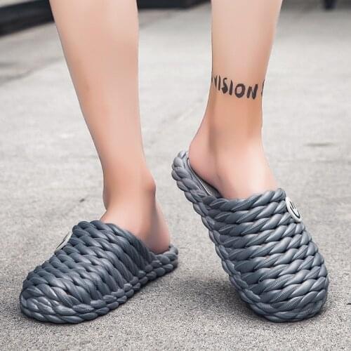 2021 New Hot Sale Mens Summer Slippers Sandals Non-slip Beach Outdoor Large Size 40-45 Fashionable Wild Three-color