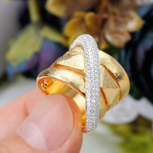 Luxury Line across Bold Frosting Rings with Zirconia Stones 2022 Women Engagement Party Jewelry High Quality Ring