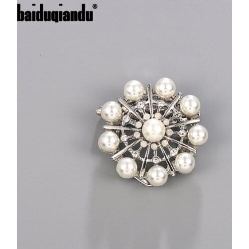 Baiduqiandu Brand High Quality Imitation Pearls Round Flower Scarf Clip for Women 2 Used Brooches Jewelry