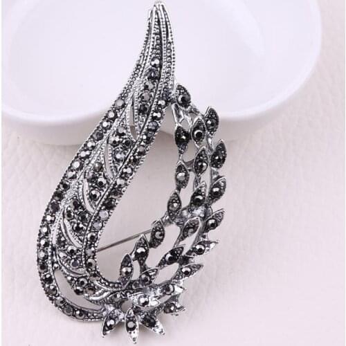 New Fashion Personality Black Rhinestone Pearl Brooches Bow Tie Flower Brooch For Women Girls Party Jewelry Gift