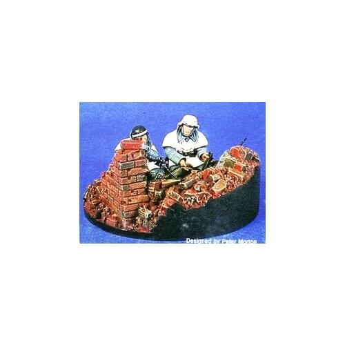 35635 two German soldiers in World War II need to self assemble and color 1:35 including platform