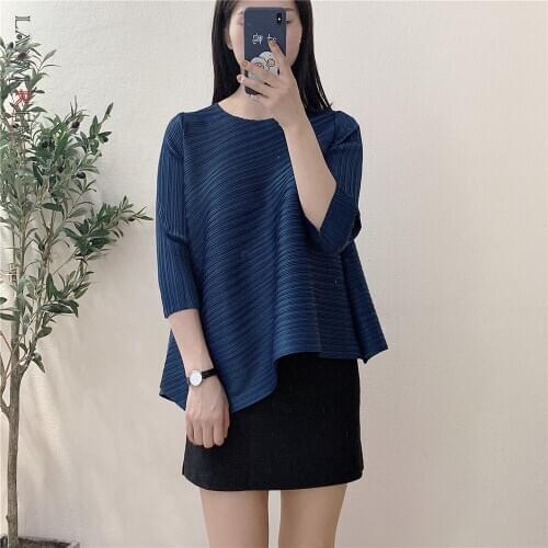 LANMREM 2021 Autumn Round-neck Pleated Miyake Pleated Three Quarter Sleeved Casual Black T-shirt Fashion Solid Color Top 2A2885