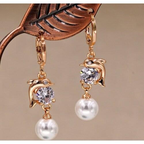 Woman dangle pearl earrings in Drop pearl Earrings Women 's earrings Trendy Fashion Gold Earrings white Zircon