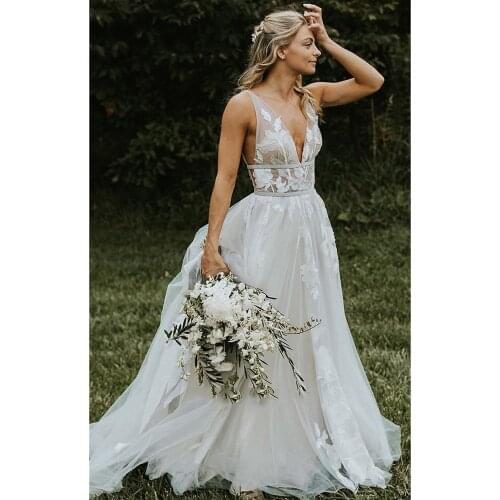 Boho Tulle A-Line Wedding Dresses Sexy V-Neck Sleeveless Open Back Lace Up Sweep/Brush Train Bride Gowns Simple Pleats Appliques