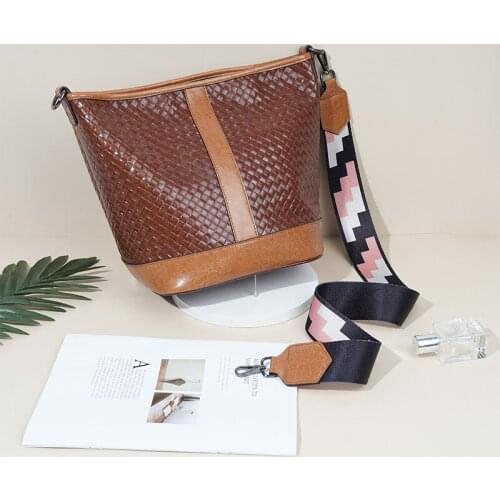 Knitting Designer Genuine Leather Bucket Bag 2021 New Womens Crossbody Bag Womens Bag Small Fashion Leather elegant bag