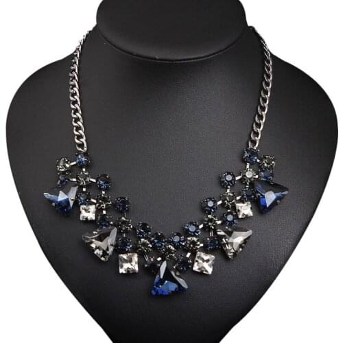 Elegant Women Jewelry Luxury Triangle Shape Artificial Crystal Rhinestone Pendant Choker Statement Necklace for Party