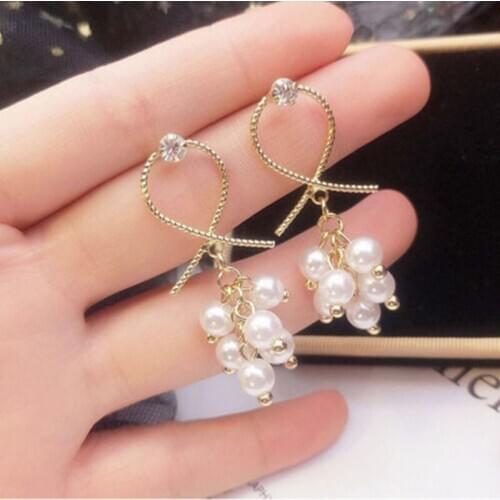 The latest Korean fashion metal sweet and elegant imitation pearl grape bunch female earrings in 2020 are specially designed for