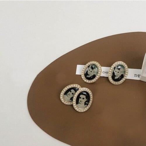 Vintage Oval Simulation Pearl Stud Earrings Elegant Temperament Gold Color Geometric Metal Earring Party Jewelry Accessories New