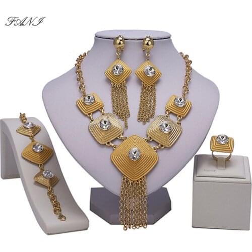 Fani 2019 Exquisite Dubai Gold Jewelry Set Wholesale Nigerian Wedding woman accessories Jewelry Set Brand statement jewelry set