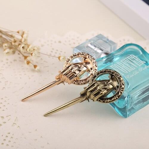 Prime Minister Hand Of The King Brooch Song of Fire Finger Fist Sign Power Pin Vintage Punk Movie Cosplay Jewelry Drop Shipping