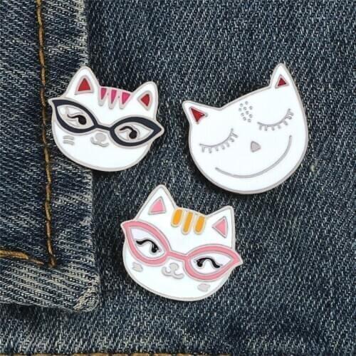Animal Kitten Brooches Cute Cats Glasses Enamel Pin Cartoon Lovely Fashion Jewelry Custom Lapel Denim Badge Gift for Best Friend