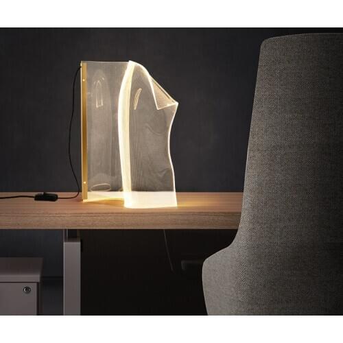 Creative Living Room LED Table Light Light Guide Bedroom Bedside Gold Desk Lamp Modern Nordic Showroom Simple Designer Fixtures