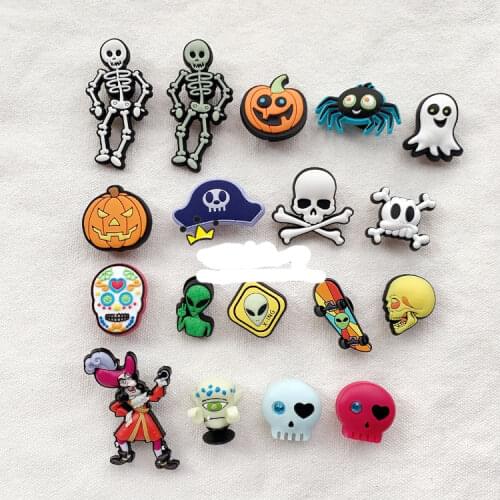 Geniune Horrible Style Shoe Charms Accessories Mini Cartoon Crown Skull Pumpkin Shoes Buckle Decorations for Sandals Kids Gift