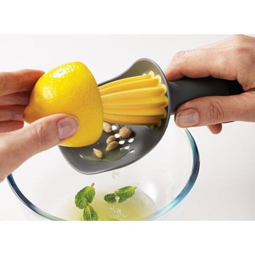 Portable Plastic Manual Juicer For Orange Juice Maker Orange Lemon Squeezers Fruit Supplies For Kitchen Accessories Fruit Juicer