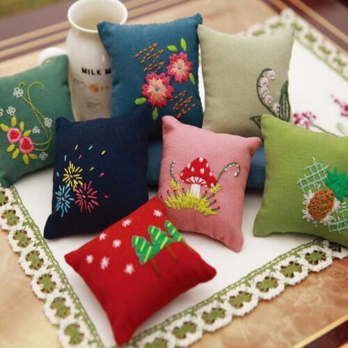 About 10*10cm Mini Pillow DIY 3D Embroidery Chrismas Gift Pin Pocket Fabric Art Cross Stitch