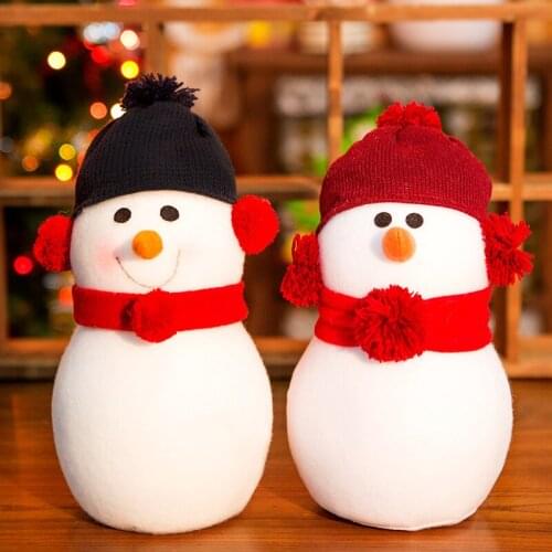 Christmas decorations, snowman dolls, desktop decorations, a family of three, shopping malls, hotel scenes, Christmas gifts