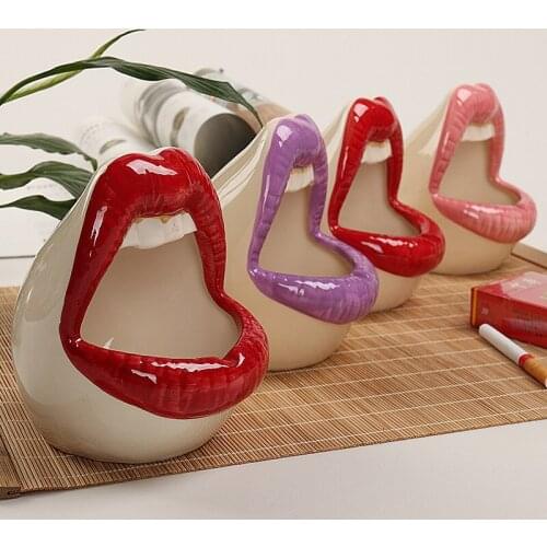 European creative personality ceramic buck teeth big lips ashtray trend European fashion cute restaurant decoration KTV ashtray