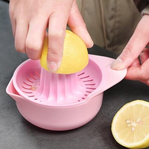 Orange Lemon Fruit Squeezer Cup Mini Plastic Portable Manual Citrus Lemon With Handle Pour Spout Kitchen Household Accessories