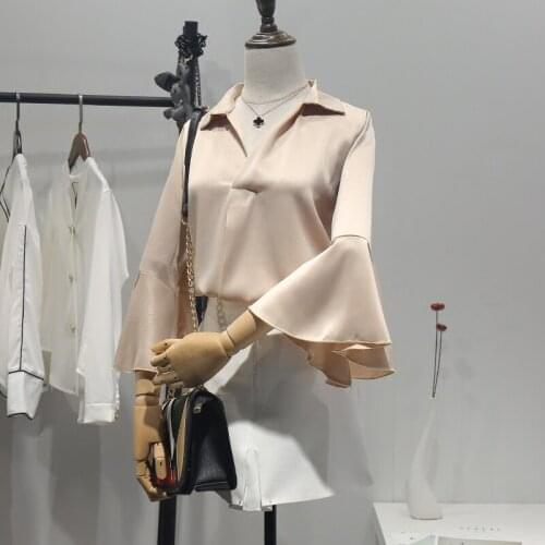 Chiffon women shirts 2020 summer new v-neck flare sleeved loose office lady elegant pulls tops top quality