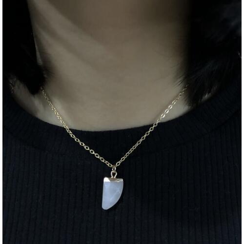 KBJW Original Rose Color Stone Pendant Necklace Triangle Chilli Shape Nature Stone Short Collar Choker for Women Jewelry Gift