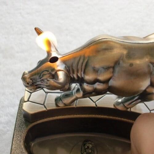 Wall Street Bull Dual Purpose Metal Ashtray with Lighter Set Smoking Accessories for Weed Office Business Decorations Good Gift