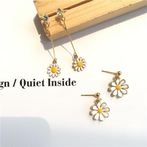 2020 new small fresh daisy flower earrings sun flower earrings temperament personality girl heart simple female earrings