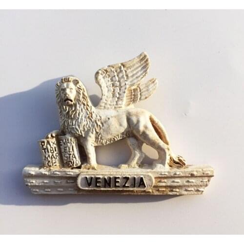 QIQIPP tourist souvenir magnetic refrigerator of the statue flying lion in the Italy Venice is hand-in-hand ceremony