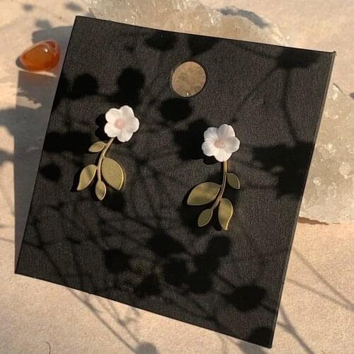 South Korea retro Earrings Shell Flowers Metal Leaves S925 Temperament Earrings Fashion Tide Women Go With Everything