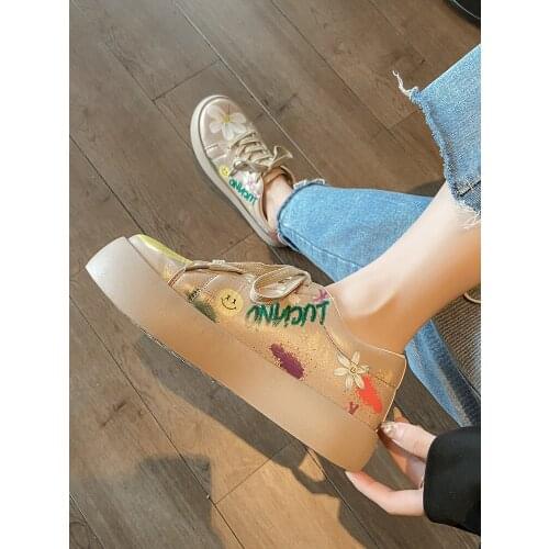 Female 2021 new Korean version of wild sweet girl thick-soled graffiti casual sneakers comfortable net red same style fashion