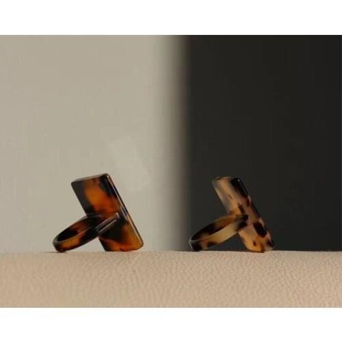 Fashion Female Minimalist Acrylic Resin Tortoiseshell Leopard Stitching Geometric Rectangular Ring For Women Girls Jewelry