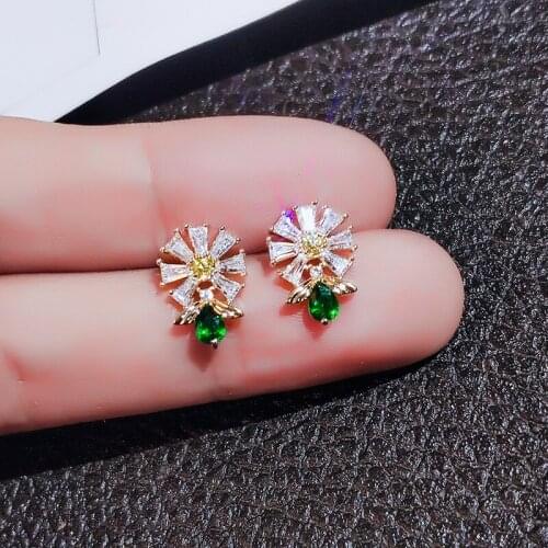 Cute Daisy with Bee Yellow Gold Stud 925 Sterling Silver Exquisite Earrings for Women Green Crystal Zircon Trendy Small Bijoux