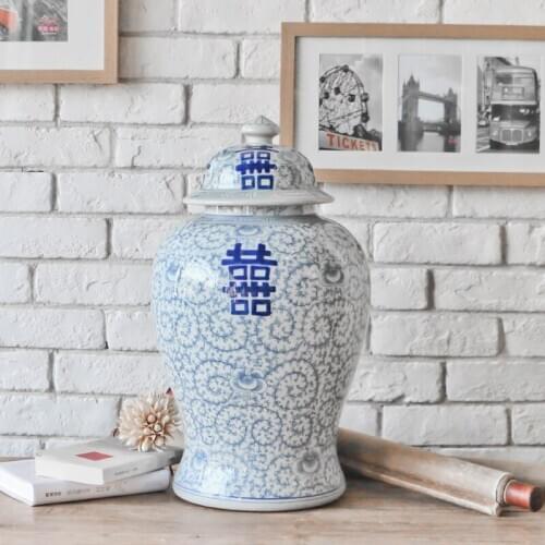 Ceramic temple Jar Of Blue And White Chinese Antique And Old Ceramic Decoration porcelain ceramic jar vase