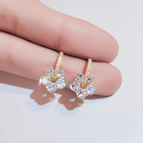 The new Korean edition hollow-out flower zircon earring is fresh and fashionable