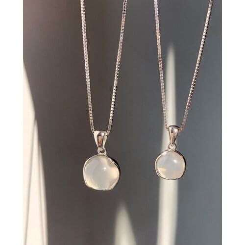 Luxury Silver Plated White Round Moonstone Pendant Necklace Ladies Fashion Jewelry Collar Clavicle Chain Short Pendant Wholesale