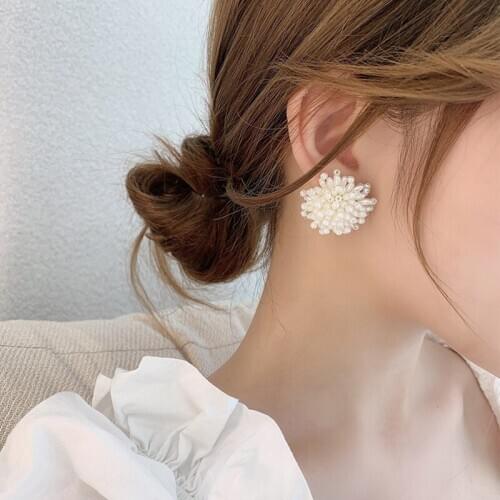 Popular Celebrity Style Sweet Pearl Flower Stud Earrings For Woman Fashion Luxury Jewelry Unusual Earrings