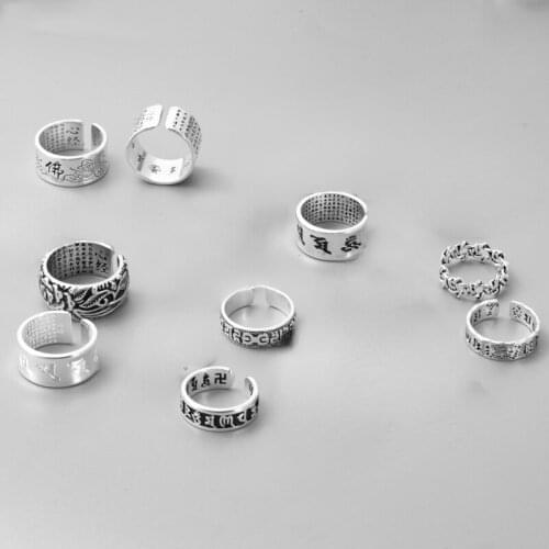 Vinterly Stud Earrings