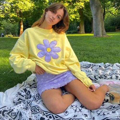 Round Neck Pullover Yellow Long-sleeved Patch Embroidered Daisy Loose Casual Solid Color Winter Sweater Women 2021 New
