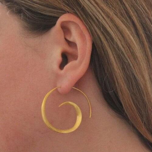 2021 Wholesale Korean Fashion New Round Spiral Leaf Earrings Ladies Design Earrings for Women