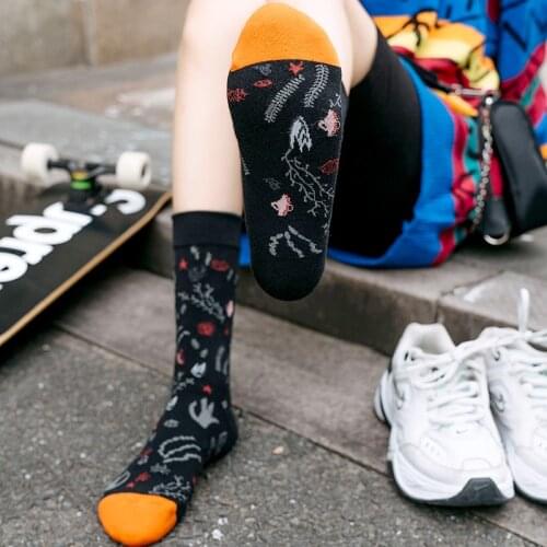 2021 New Cartoon Womens Breathable Cotton Socks Fashion River Graffiti Pattern Colorful Personality Middle Tube Socks Cute Man