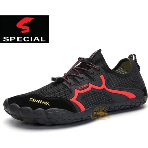 Daiwa New Fishing Five Fingers Outdoor Breathable Shoes Male Fishing Swimming Beach Soft Bottom Wading Shoes 36-47 Yards