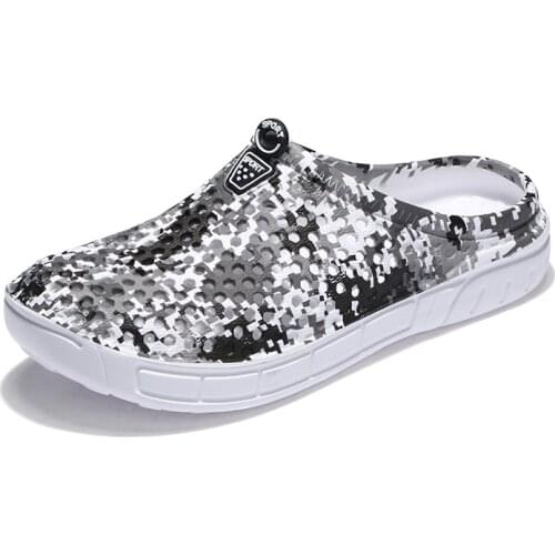 Summer New Style Mens Slippers Breathable Hole Shoes Mens Wear Light Mens and Womens Sandals Zapatos De Hombre Sandals