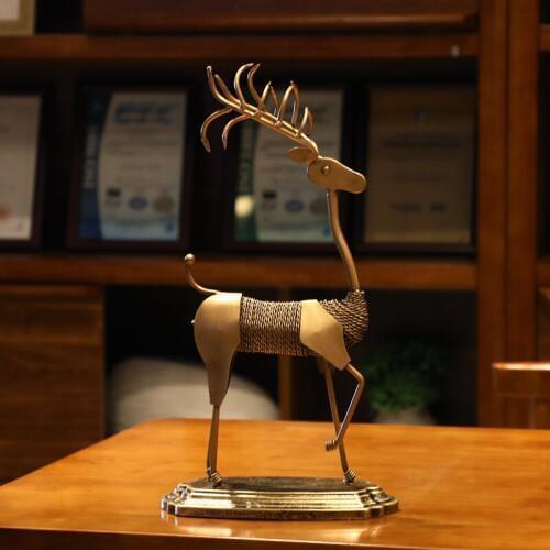 European Lucky Metal Deer Desk Figurines Home Livingroom Table Ornaments Furnishing Decoration Crafts Office Desktop Accessories