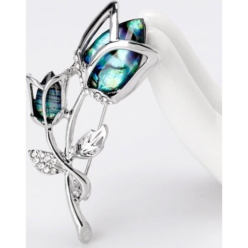 Fashion Natural Shell Rose Brooch Crystal Embellish Flower Pins for Women Wedding Grace Brooches Jewelry Accessories