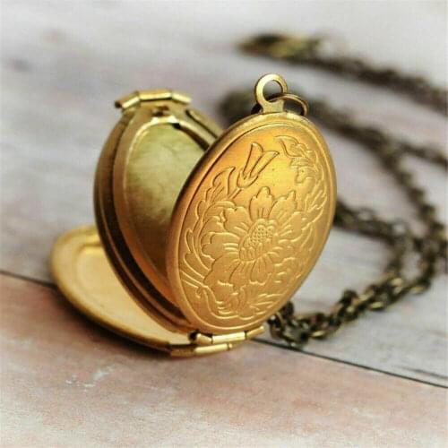 Oval Carved Flower stripe Locket Magic 4 Photo Pendant Necklace Women Vintage Ancient Brass Opening Photo Box Jewelry
