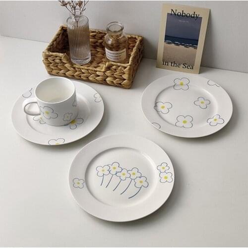 Ins Wind Small Blue Flower Dish тарелки для еды Ceramic Lovely Personality Simple Girl Heart Dishs Breakfast Photo Cutlery