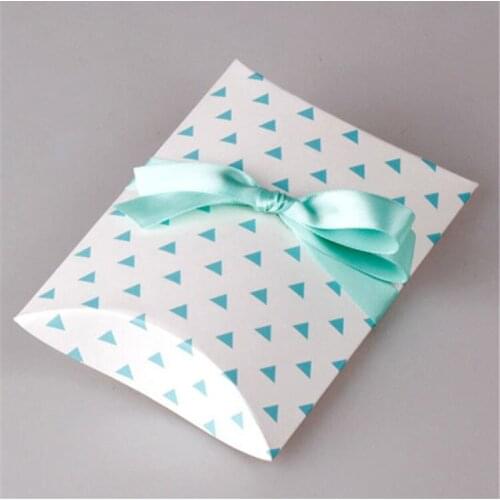 50Pcs New Colorful Pillow Box Present Paper Pouch Kraft Paper Candy Cake box Wedding Favors Gift Box Christmas Party Supply