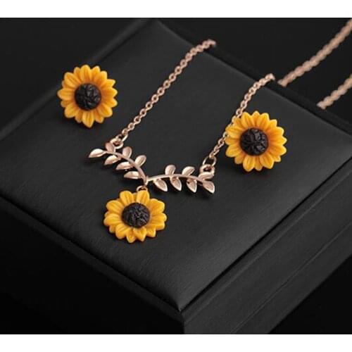 Hfarich Bohemian Sunflower Pendant Necklace for Women Long Chain Sunflower Locket Necklace Gold Jewelry bijoux femme 2020